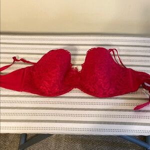 Vibrant Red Lace Underwire Bra with Molded Cups